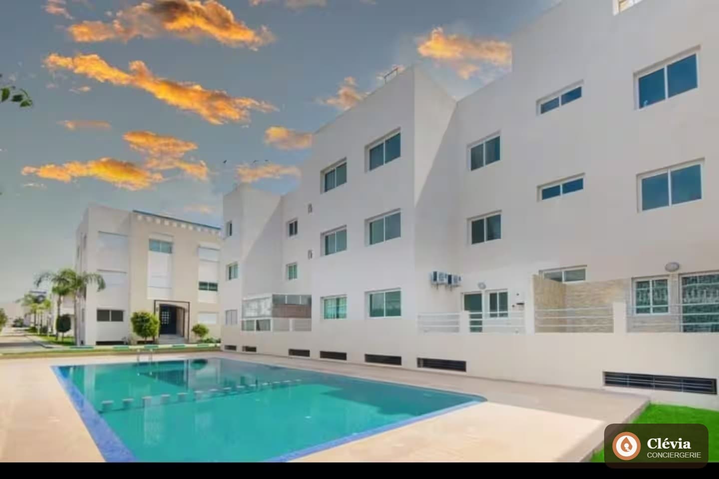 Appartement Salam Beach à bord de mer avec piscine