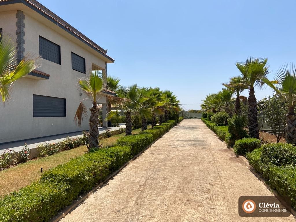 Ferme de 1 he à vendre Benslimane avec villa et piscine