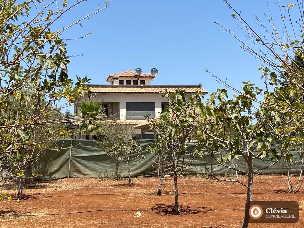 Ferme de 1 he à vendre Benslimane avec villa et piscine — photo 3